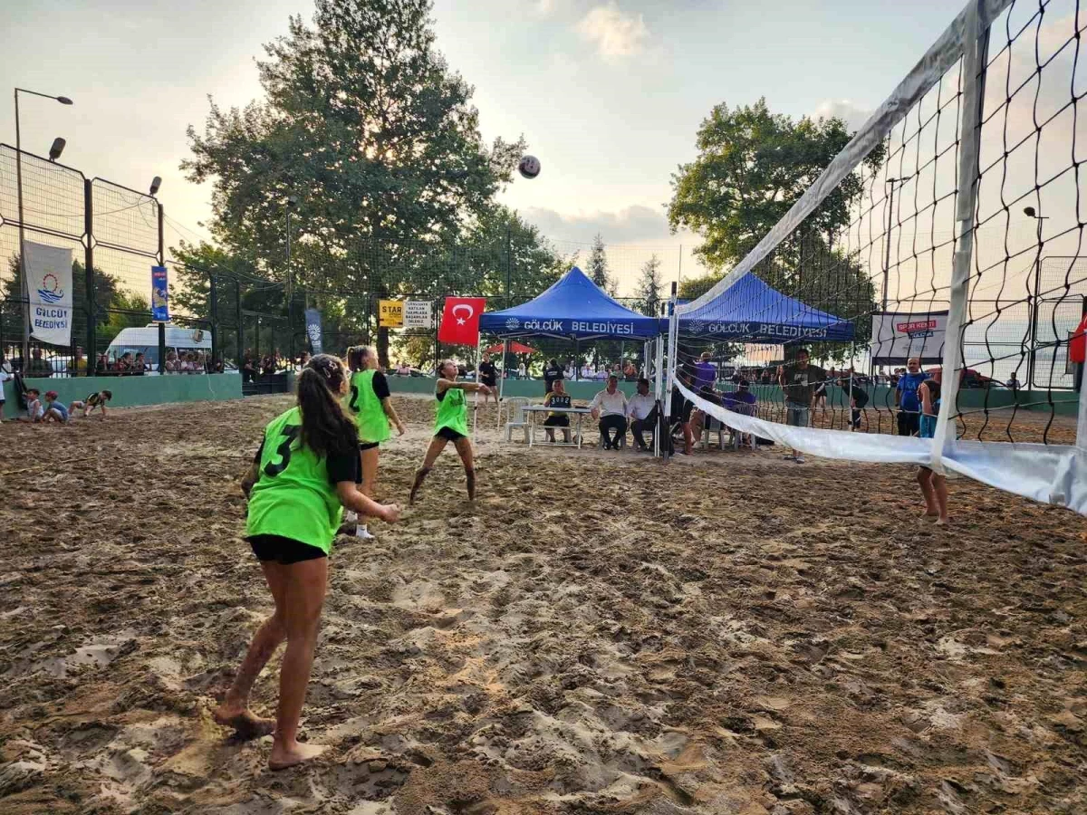Gölcük Belediyesi Yaz Spor Etkinlikleri Plaj Voleybolu Turnuvası Rekor Katılımla Başladı