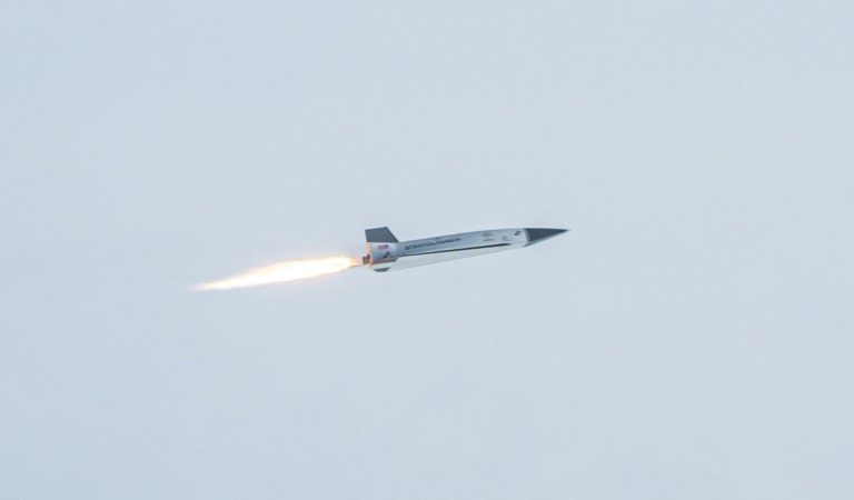 ABD’nin Mach 5 sürate ulaşan Talon-A aracı, dünyanın en büyük uçağından fırlatıldı ABD’nin Mach 5 sürate ulaşan Talon-A aracı, dünyanın en büyük uçağından fırlatıldı
