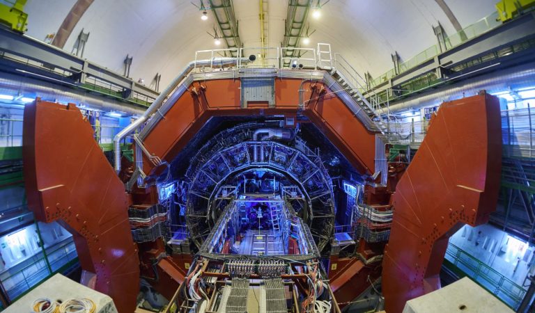CERN’de çağdaş simya: Kurşun altına dönüştü