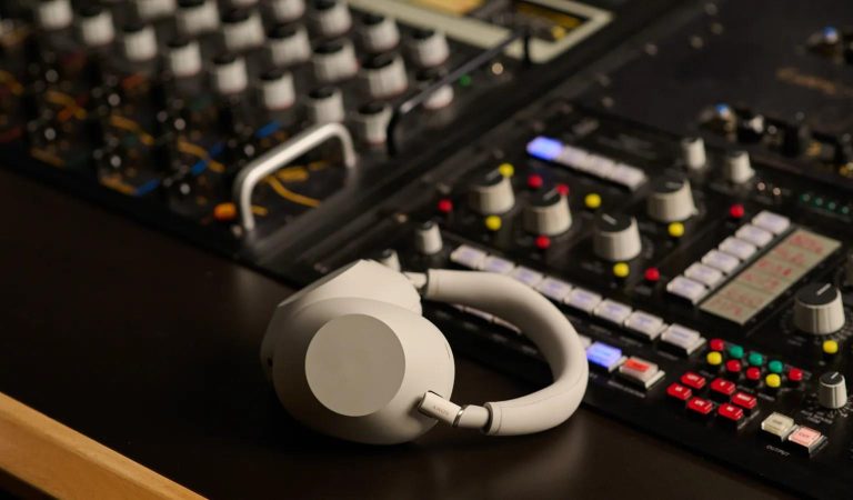 Sony, gelişmiş gürültü engelleme özellikli kulaklığını “WH-1000XM6” tanıttı Sony, gelişmiş gürültü engelleme özellikli kulaklığını “WH-1000XM6” tanıttı