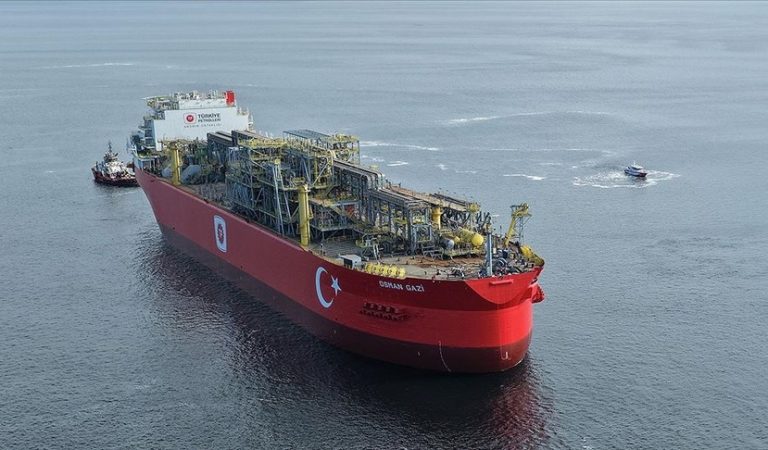 Türkiye’nin birinci yüzer doğal gaz üretim gemisi İstanbul’un fethinin yıl dönümünde Boğaz’dan geçecek